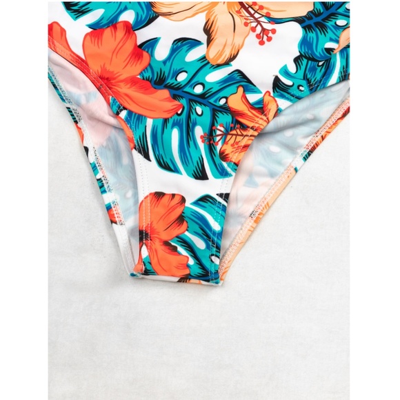 3 Piece Tropical Print Swimwear Set - Picture 6 of 9